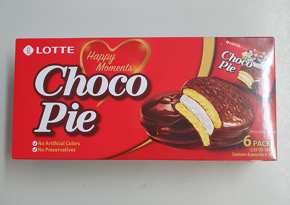 Box of Lotte brand Choco Pie Original 6 pack