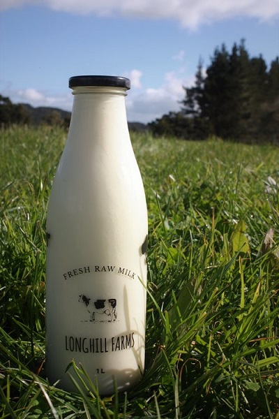Longhill Farms brand raw (unpasteurised) drinking milk (1L)